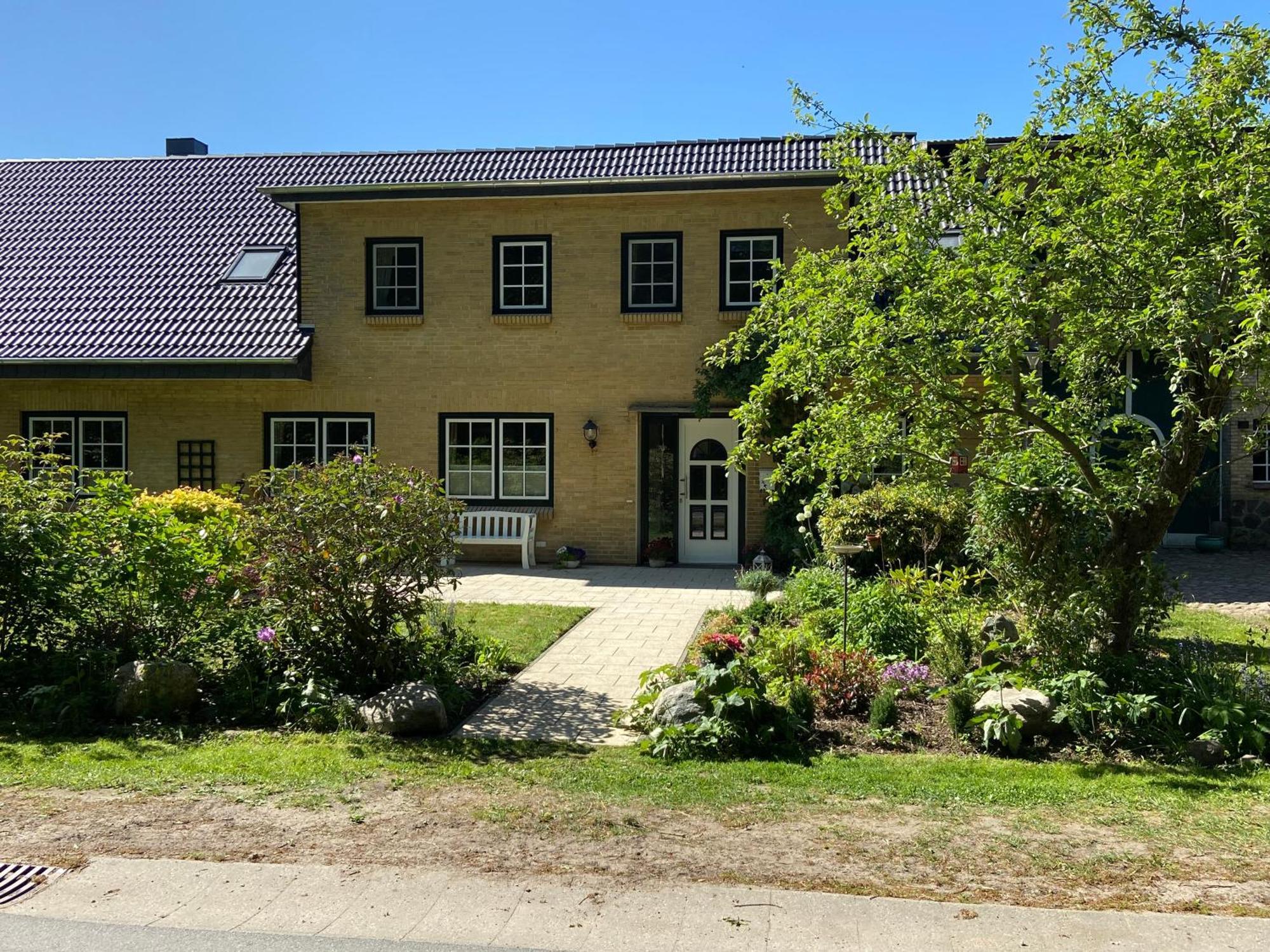 Ferienwohnung Reitanlage Baerenz Selk Bagian luar foto